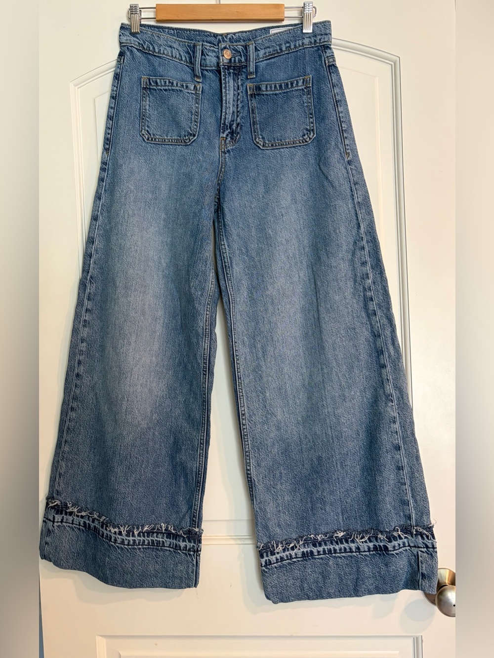 GAP Light Blue Wide-Leg Women's Jeans with Hem Detail Size 26 Ultrasoft